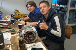 Stagiairs opleiding Techniek Van Zelst Aandrijftechniek Sprang-Capelle Stagiairs opleiding Techniek Van Zelst Aandrijftechniek Sprang-Capelle