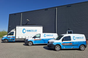 Bedrijfsauto's Van Zelst Aandrijftechniek nieuwe huisstijl signing