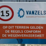 Van Zelst Aandrijftechniek - signing huisstijl bedrijfspand bedrijfsterrein Sprang-Capelle