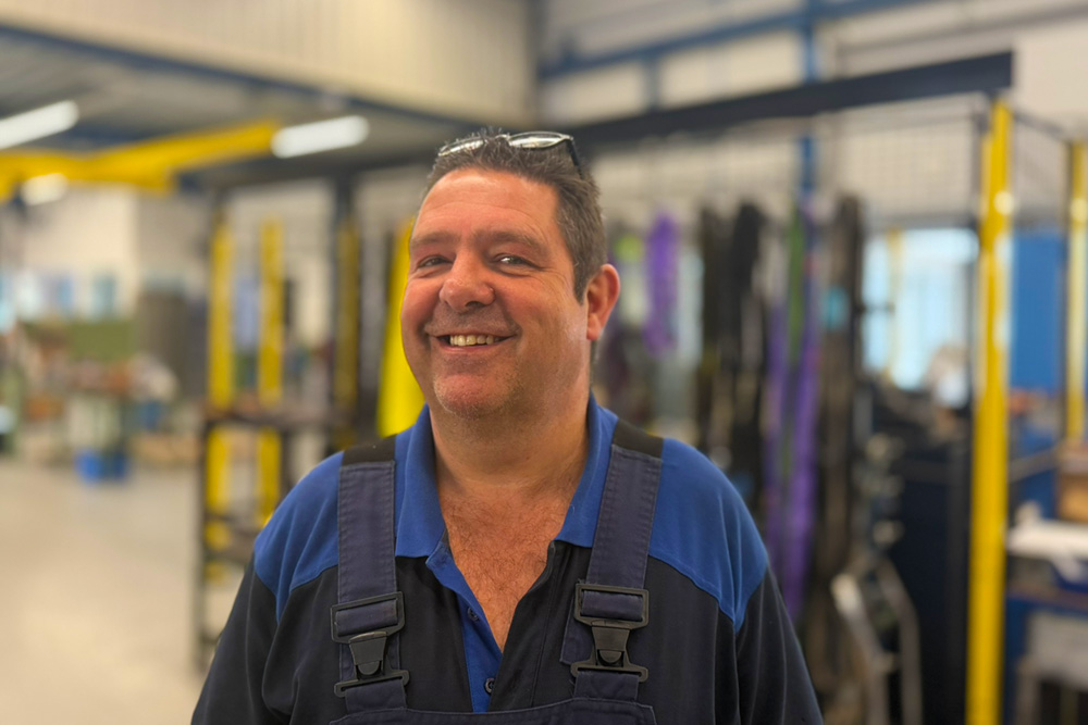 Walter Dekkers monteur lasser Van Zelst Aandrijftechniek werkplaats